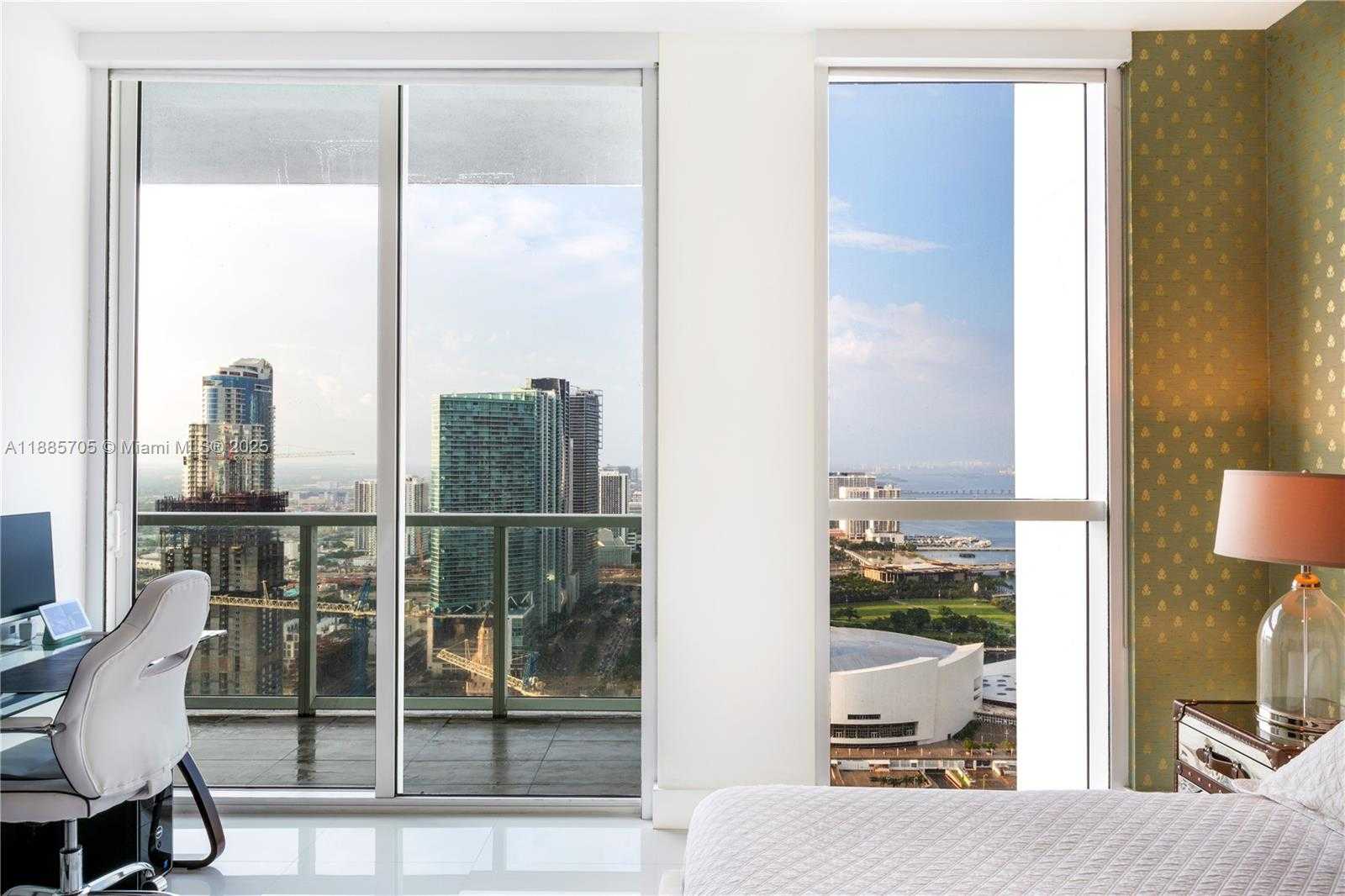 Small Image of 244 BISCAYNE BLVD #4604, Miami Number 22