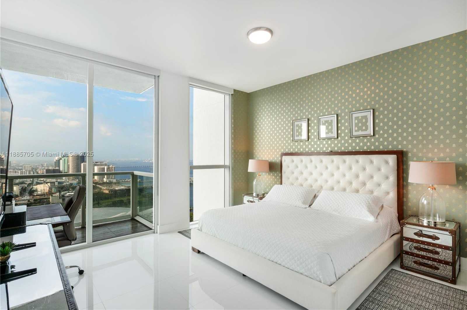 Small Image of 244 BISCAYNE BLVD #4604, Miami Number 23