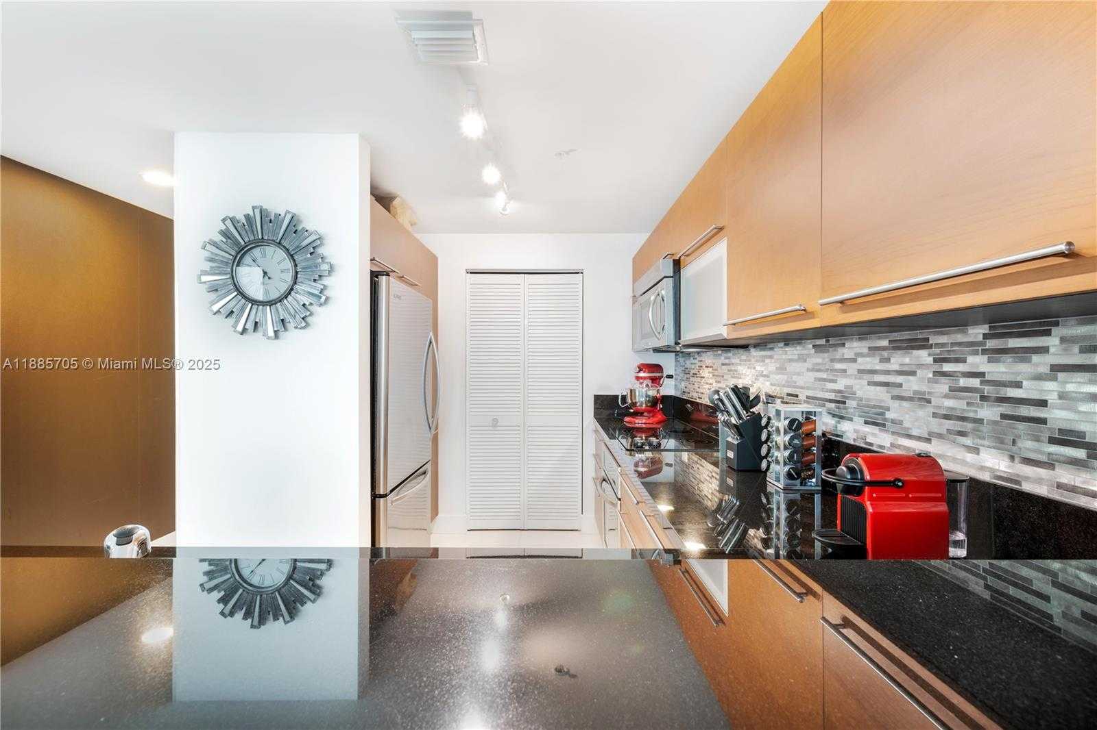 Small Image of 244 BISCAYNE BLVD #4604, Miami Number 25