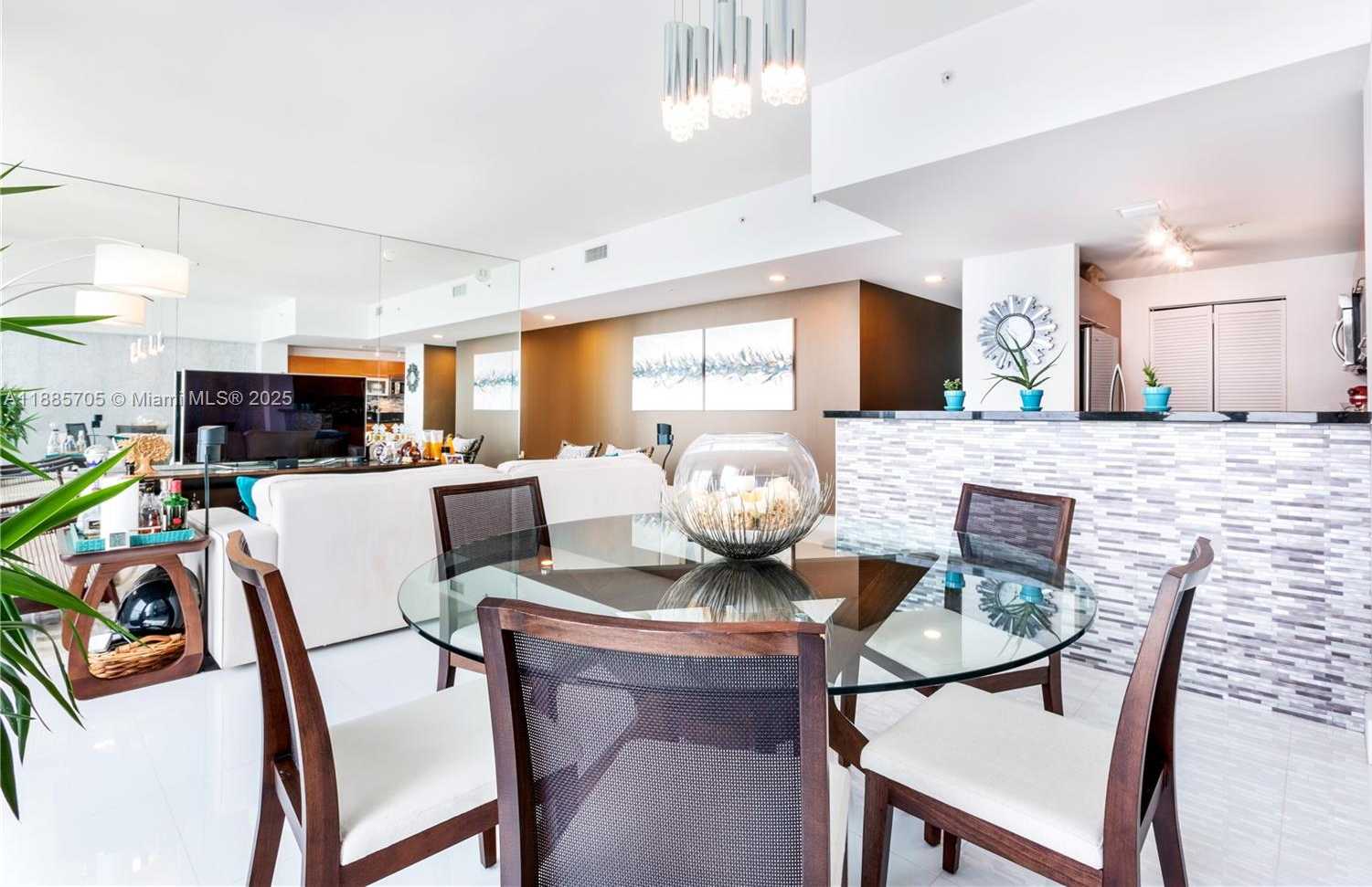 Small Image of 244 BISCAYNE BLVD #4604, Miami Number 3
