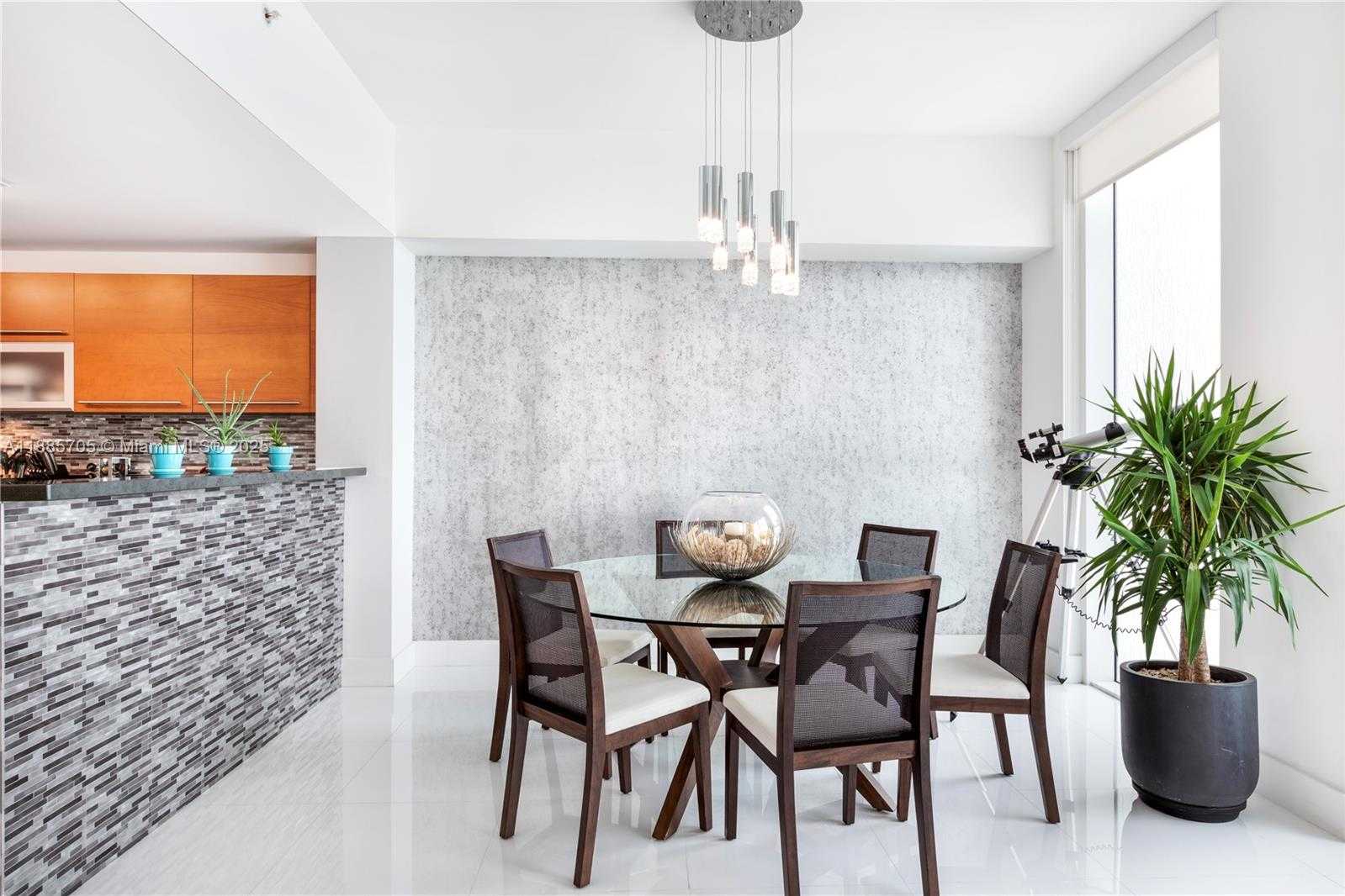 Small Image of 244 BISCAYNE BLVD #4604, Miami Number 4