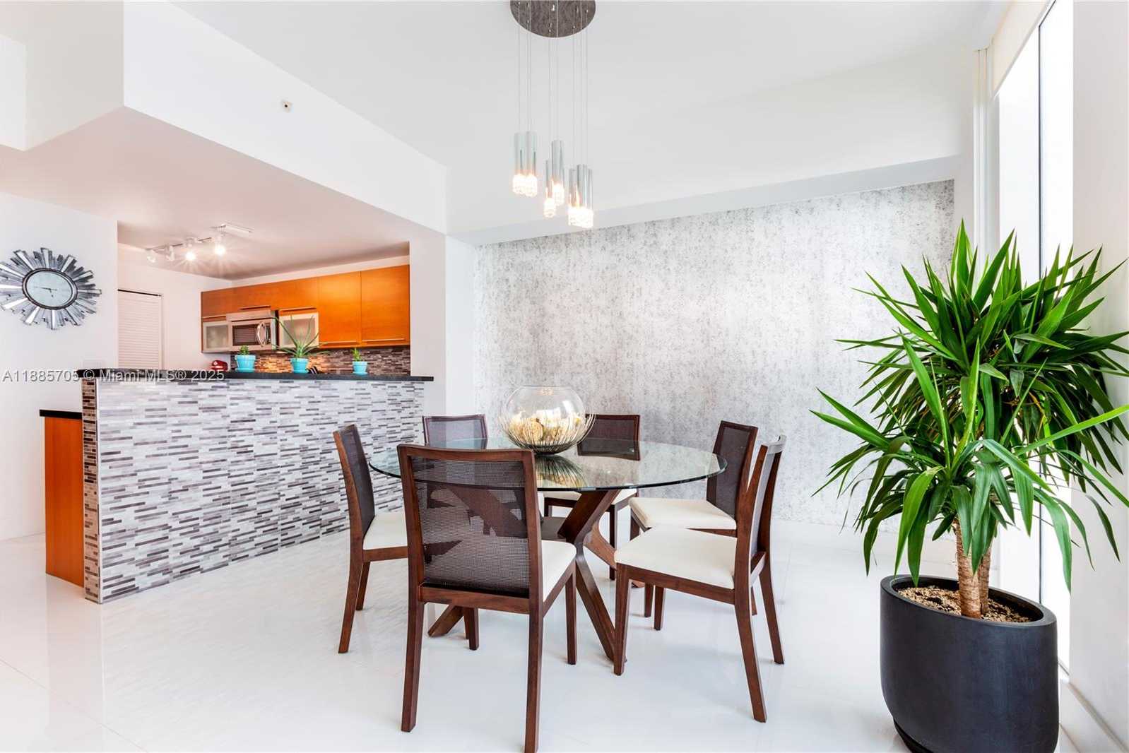 Small Image of 244 BISCAYNE BLVD #4604, Miami Number 5