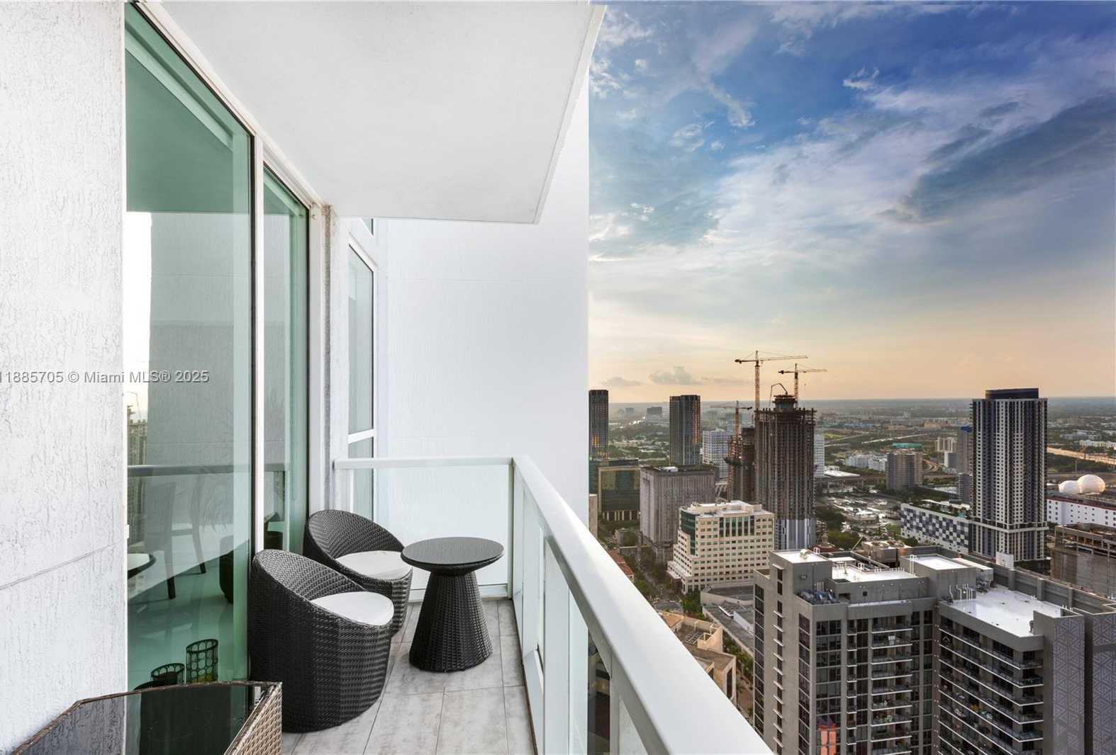 Small Image of 244 BISCAYNE BLVD #4604, Miami Number 7