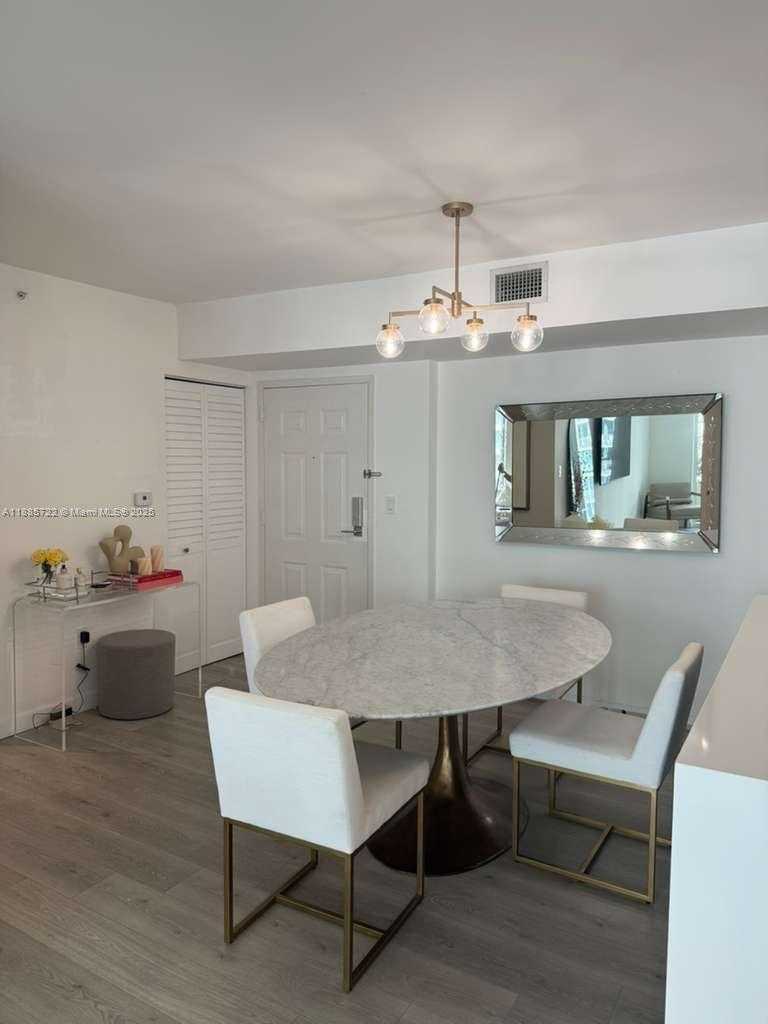 Small Image of Miami Number 6