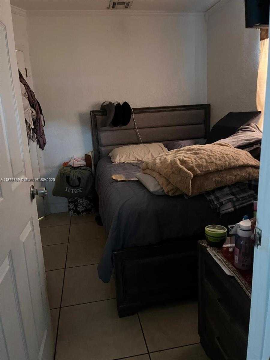 Small Image of 1178 NORTH WEST 105TH TER, Miami Number 11