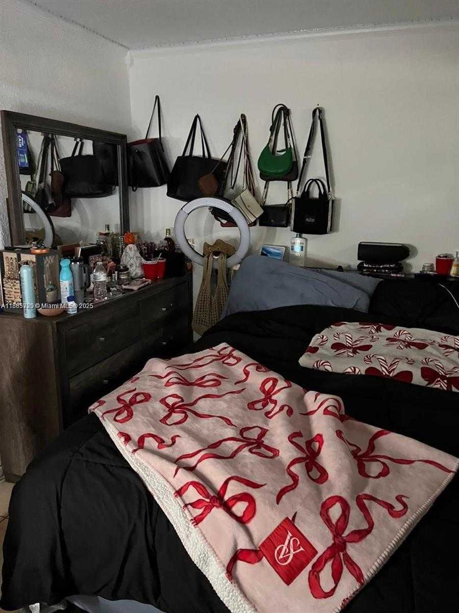 Small Image of 1178 NORTH WEST 105TH TER, Miami Number 12