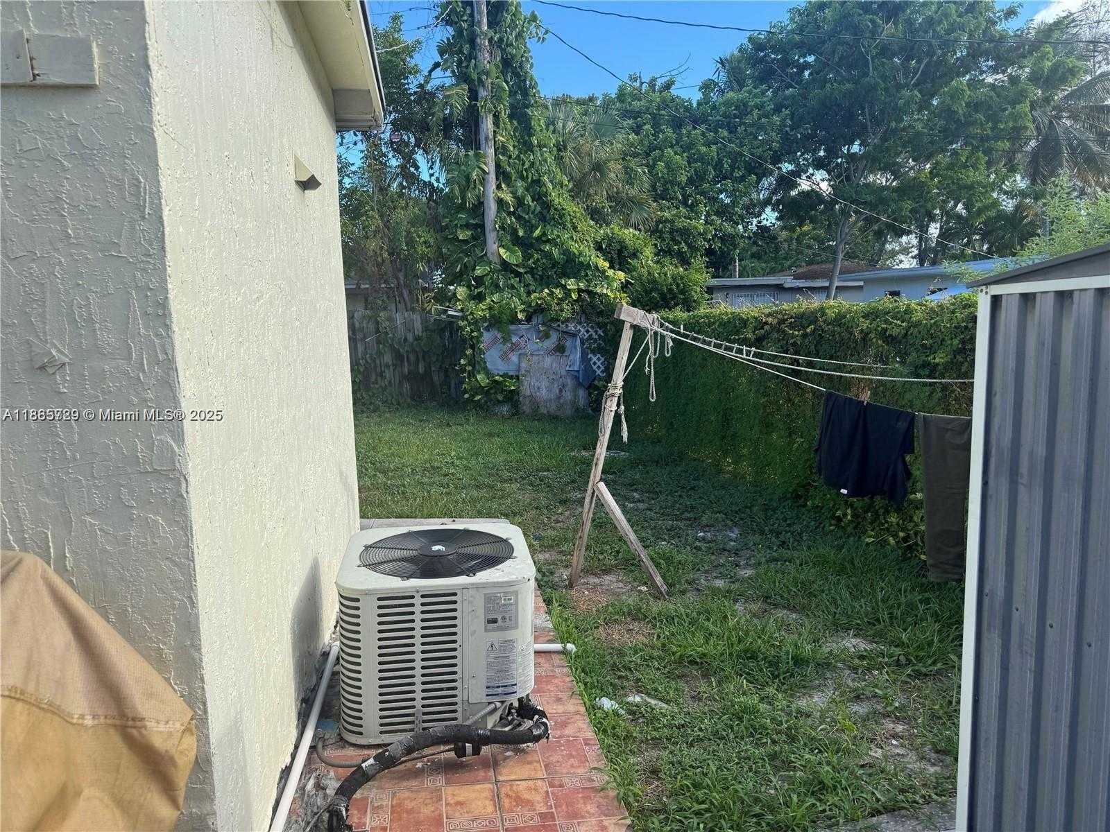 Small Image of 1178 NORTH WEST 105TH TER, Miami Number 16