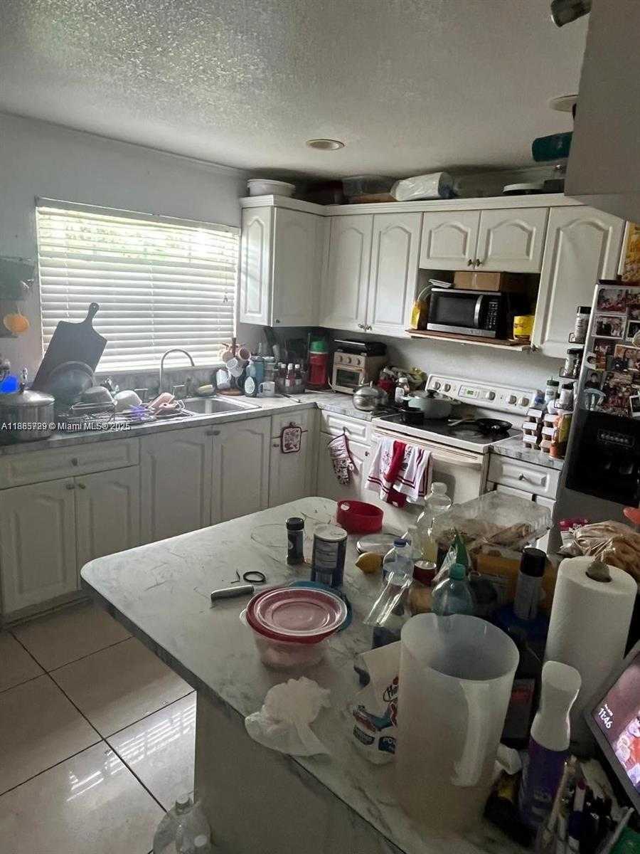 Small Image of 1178 NORTH WEST 105TH TER, Miami Number 8