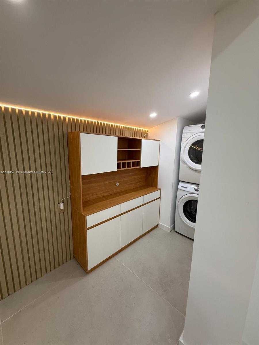 Small Image of 401 NORTH WEST 131ST ST #401, North Miami Number 11
