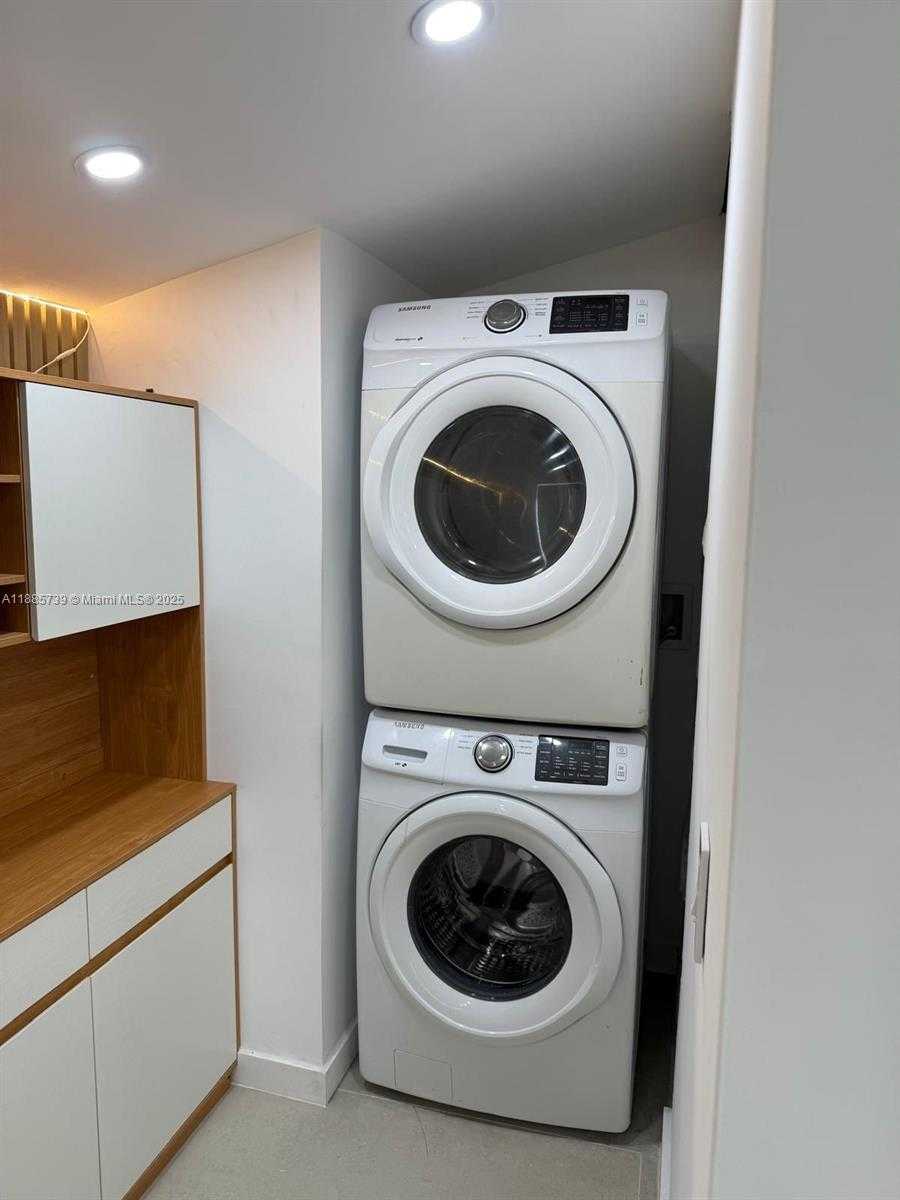 Small Image of 401 NORTH WEST 131ST ST #401, North Miami Number 21