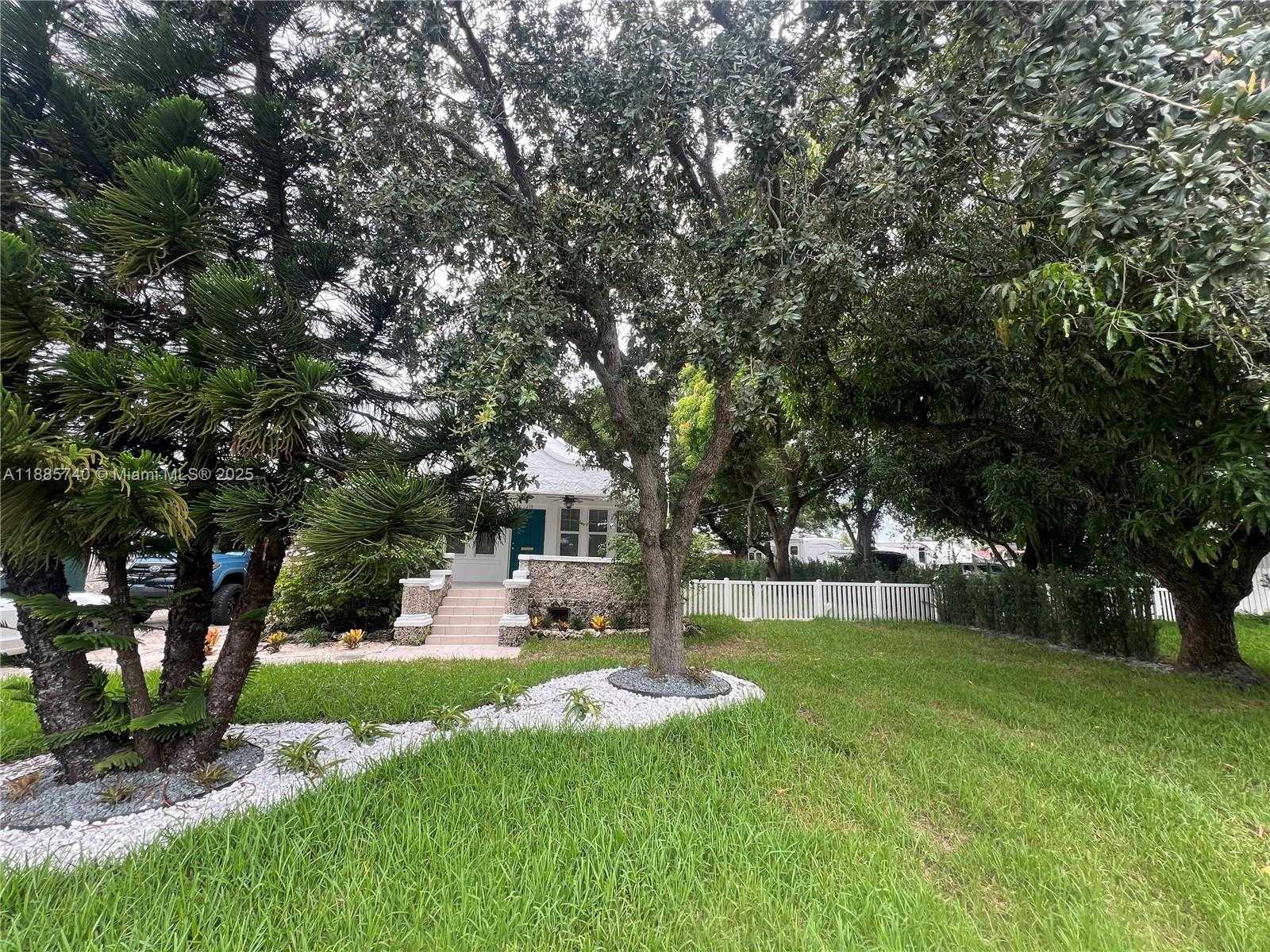 Small Image of 130 SOUTH WEST 1ST AVE #130, Hallandale Beach Number 3