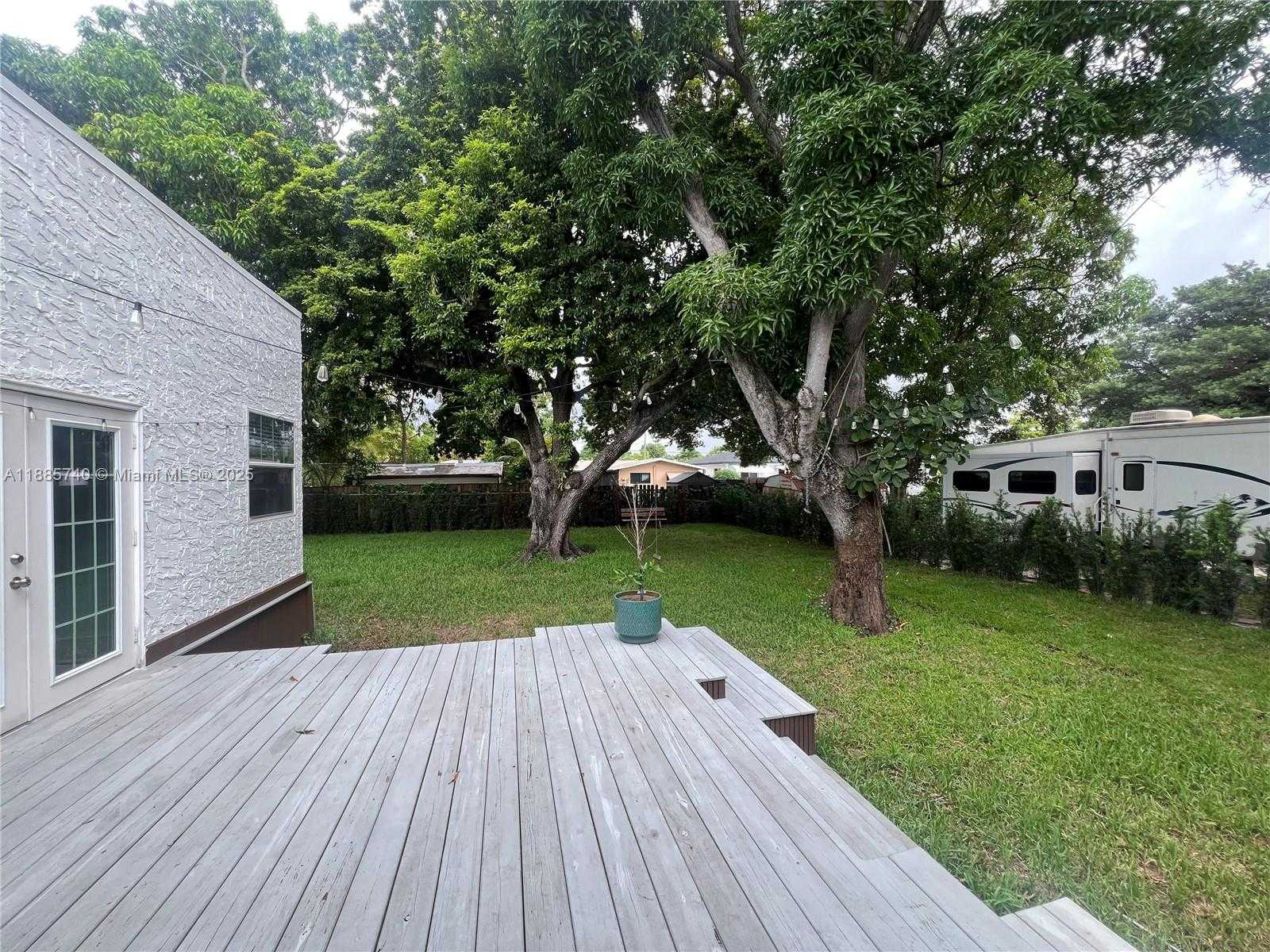 Small Image of 130 SOUTH WEST 1ST AVE #130, Hallandale Beach Number 32