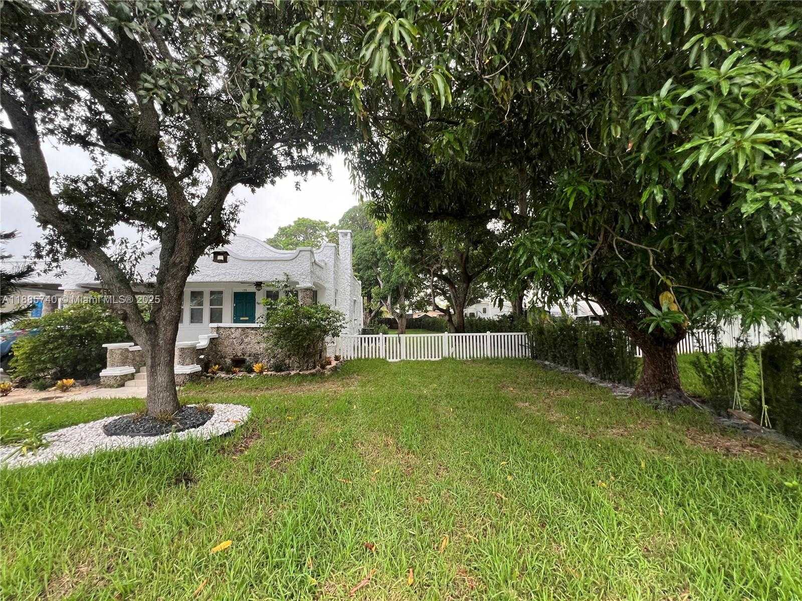 Small Image of 130 SOUTH WEST 1ST AVE #130, Hallandale Beach Number 5