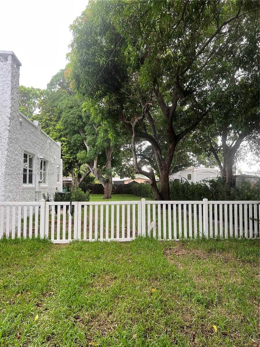 Small Image of 130 SOUTH WEST 1ST AVE #130, Hallandale Beach Number 7