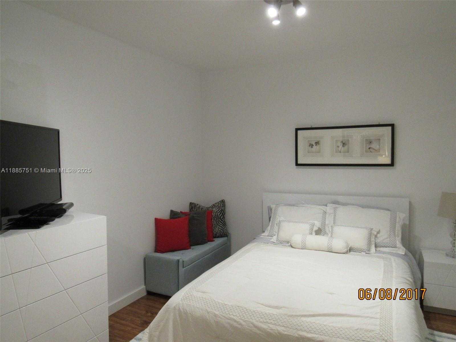 Small Image of 1830 SOUTH OCEAN DR #1509, Hallandale Beach Number 3