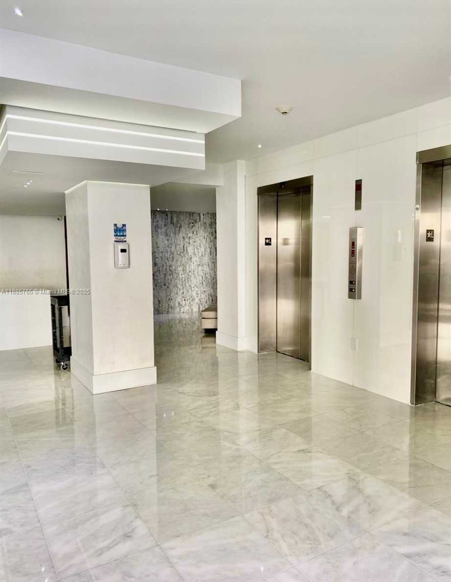 Small Image of 6423 COLLINS AVE #207, Miami Beach Number 14