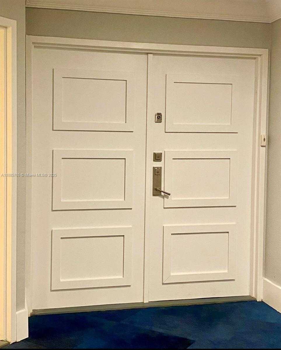 Small Image of 6423 COLLINS AVE #207, Miami Beach Number 15