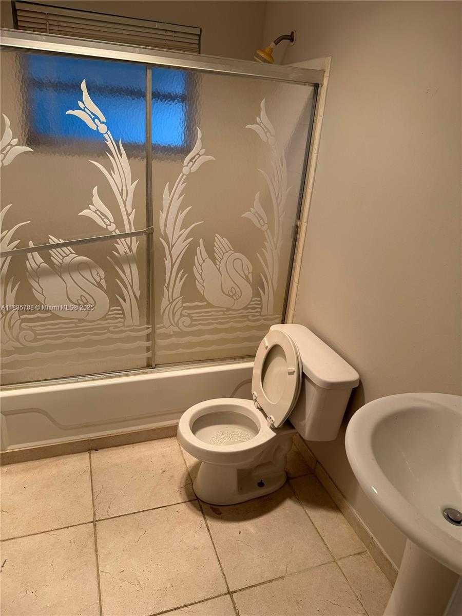 Small Image of 9404 NORTH WEST 70TH ST #9404, Tamarac Number 15