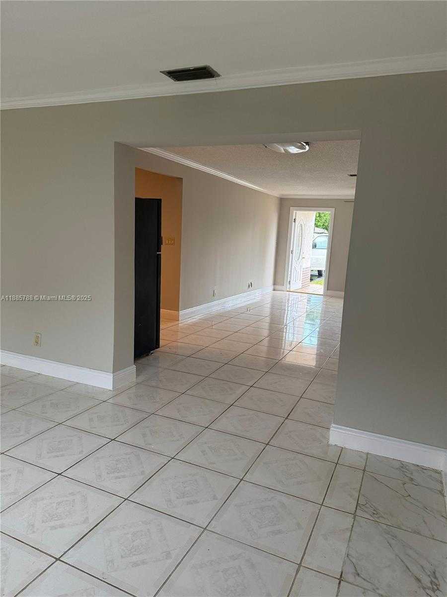Small Image of 9404 NORTH WEST 70TH ST #9404, Tamarac Number 16