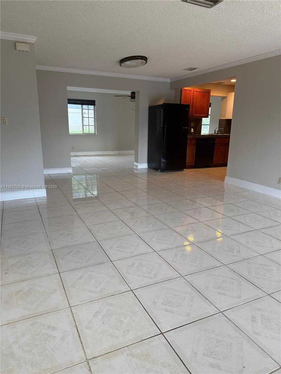 Small Image of 9404 NORTH WEST 70TH ST #9404, Tamarac Number 3