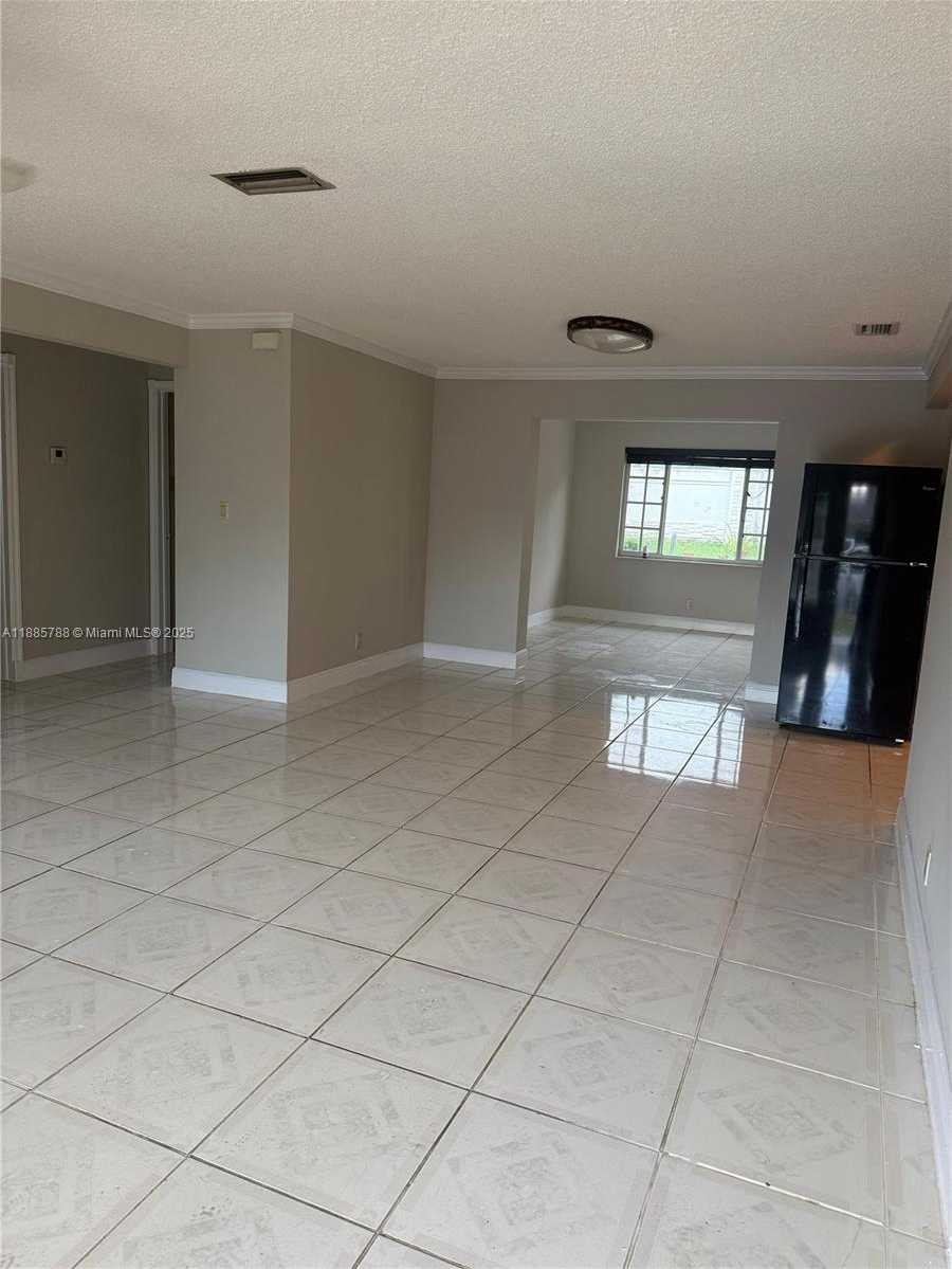 Small Image of 9404 NORTH WEST 70TH ST #9404, Tamarac Number 5