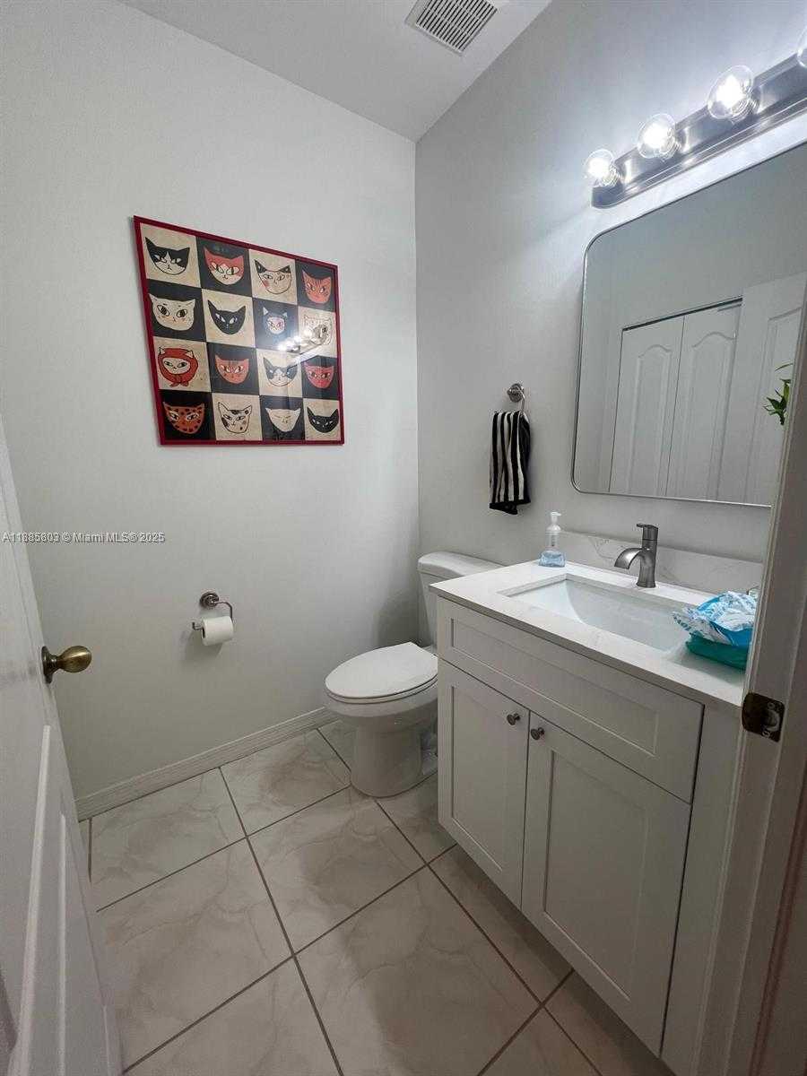 Small Image of 14335 SOUTH WEST 133RD CT #14335, Miami Number 16