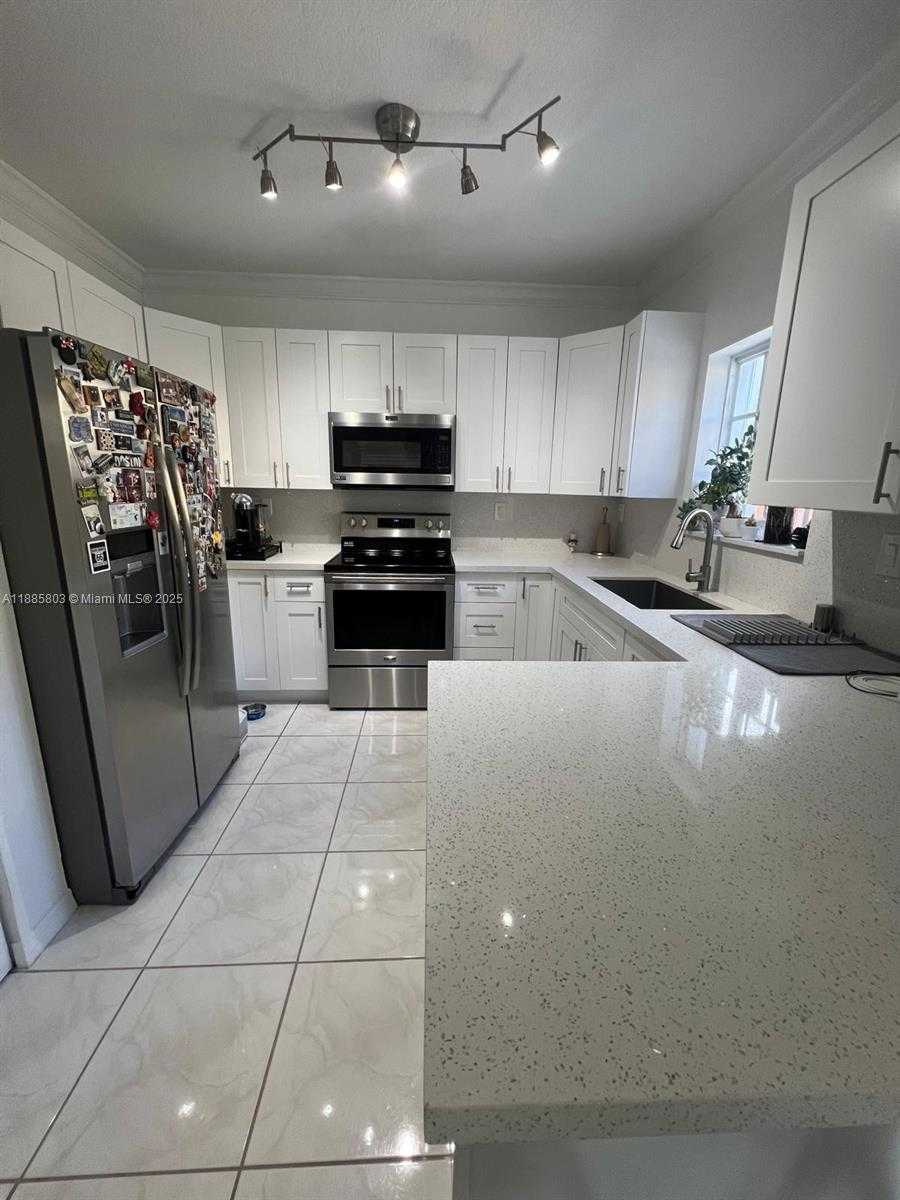 Small Image of 14335 SOUTH WEST 133RD CT #14335, Miami Number 4