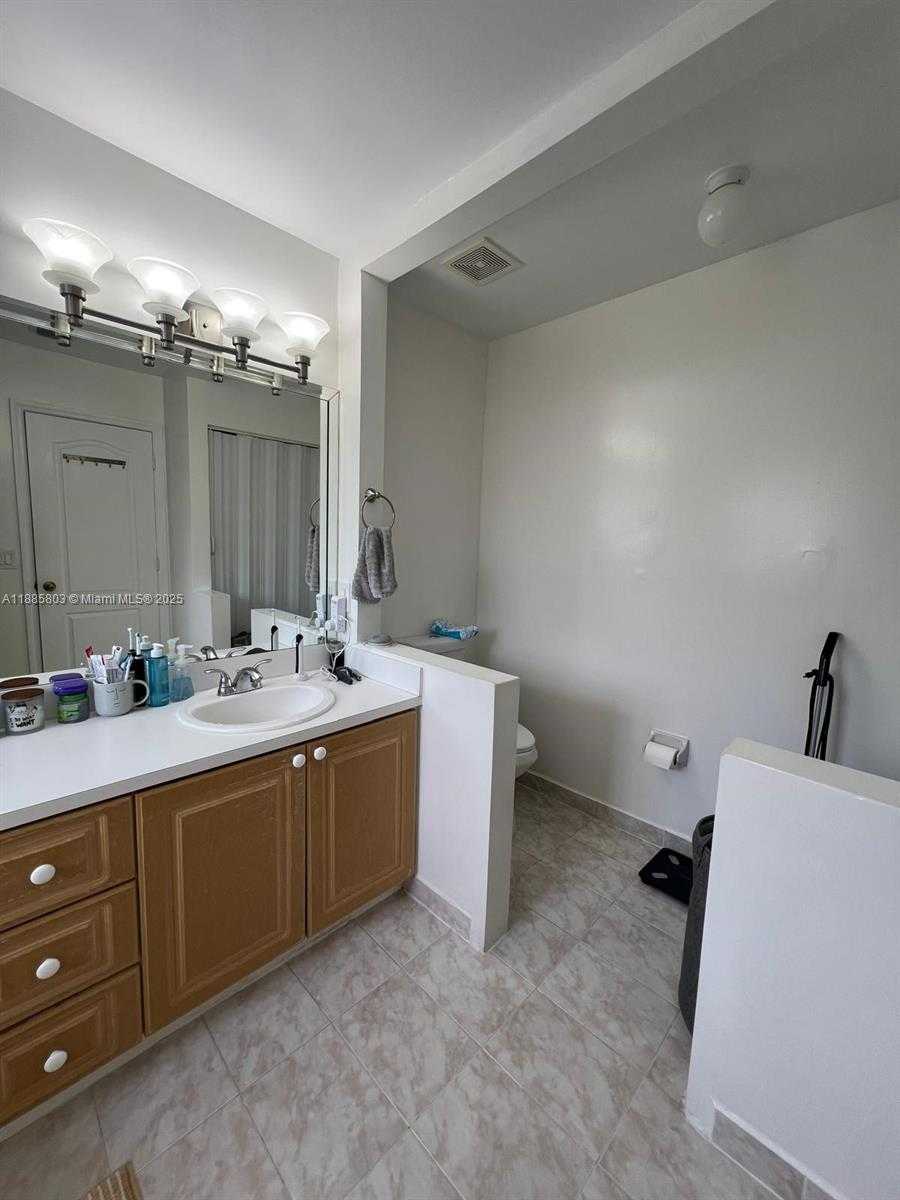 Small Image of 14335 SOUTH WEST 133RD CT #14335, Miami Number 6