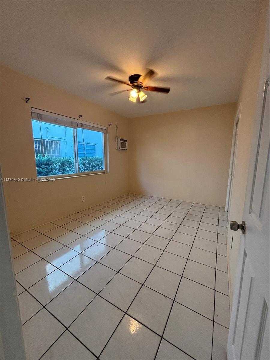 Small Image of 1942 MONROE ST #4, Hollywood Number 11