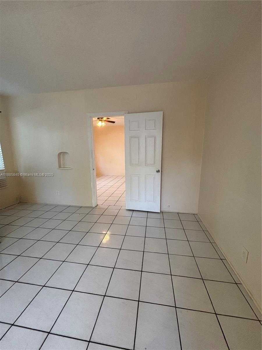 Small Image of 1942 MONROE ST #4, Hollywood Number 12