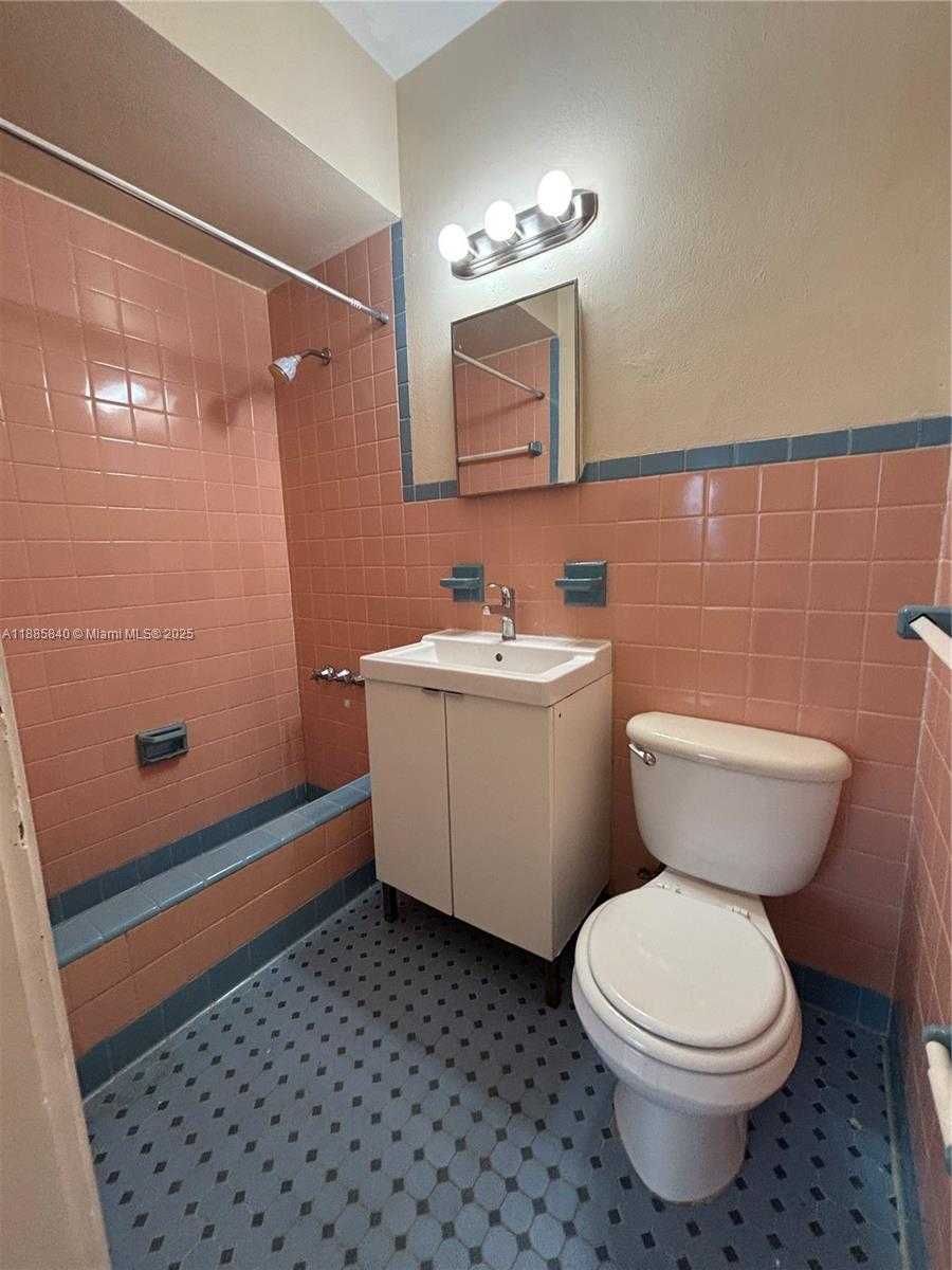 Small Image of 1942 MONROE ST #4, Hollywood Number 13