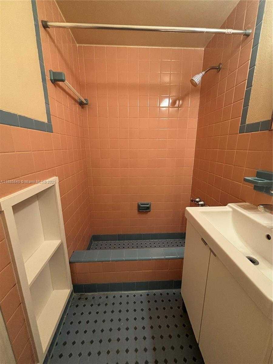 Small Image of 1942 MONROE ST #4, Hollywood Number 14