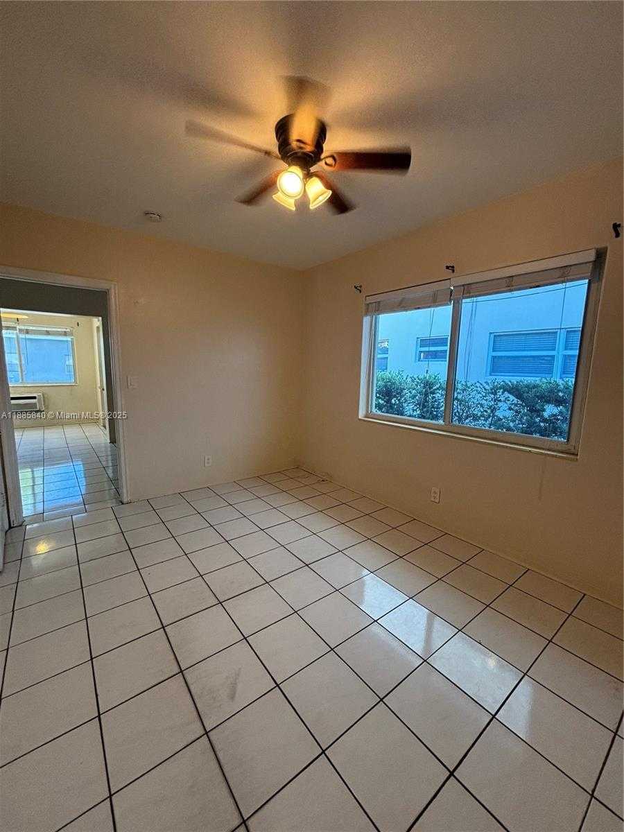 Small Image of 1942 MONROE ST #4, Hollywood Number 3