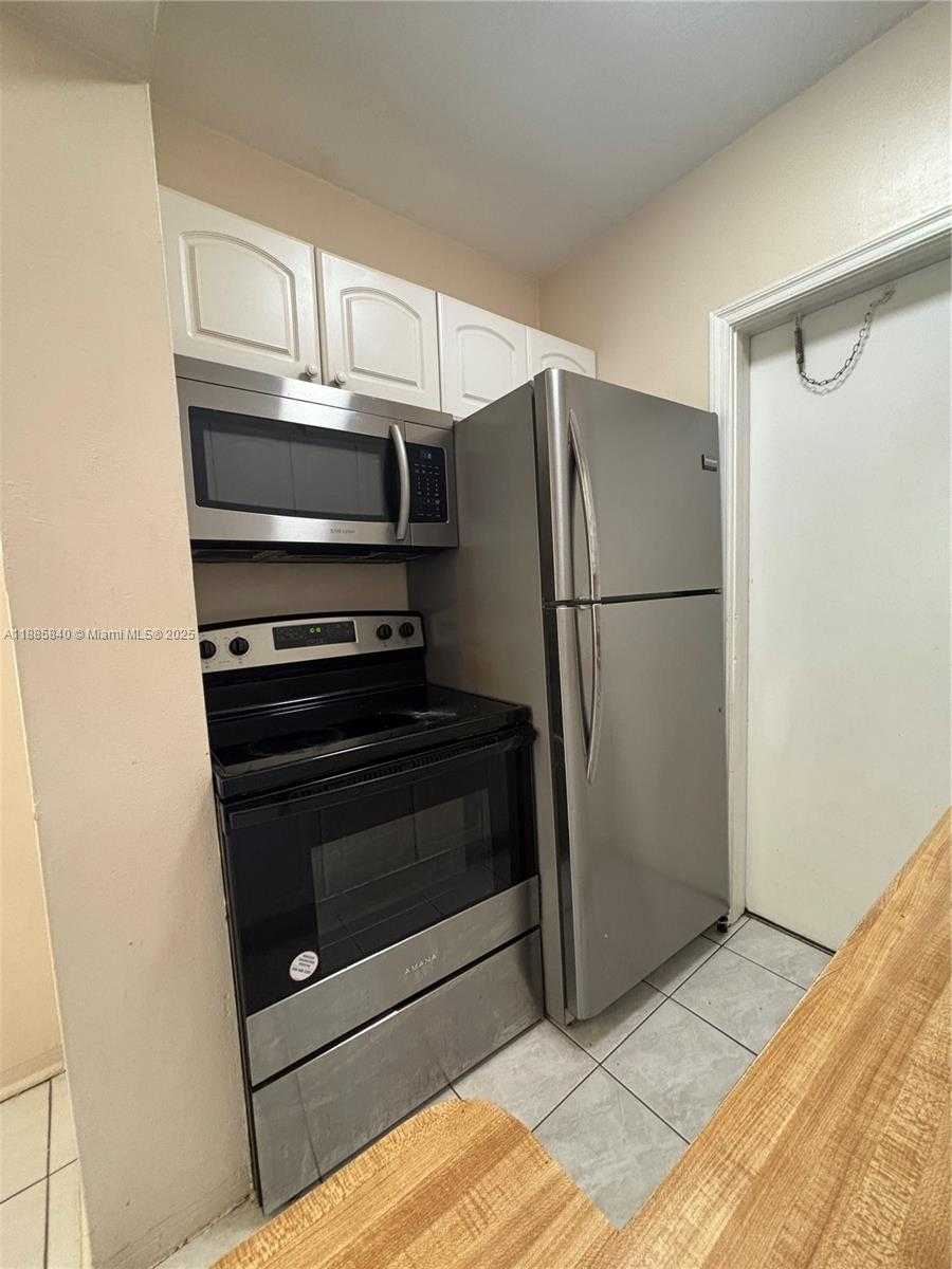 Small Image of 1942 MONROE ST #4, Hollywood Number 5