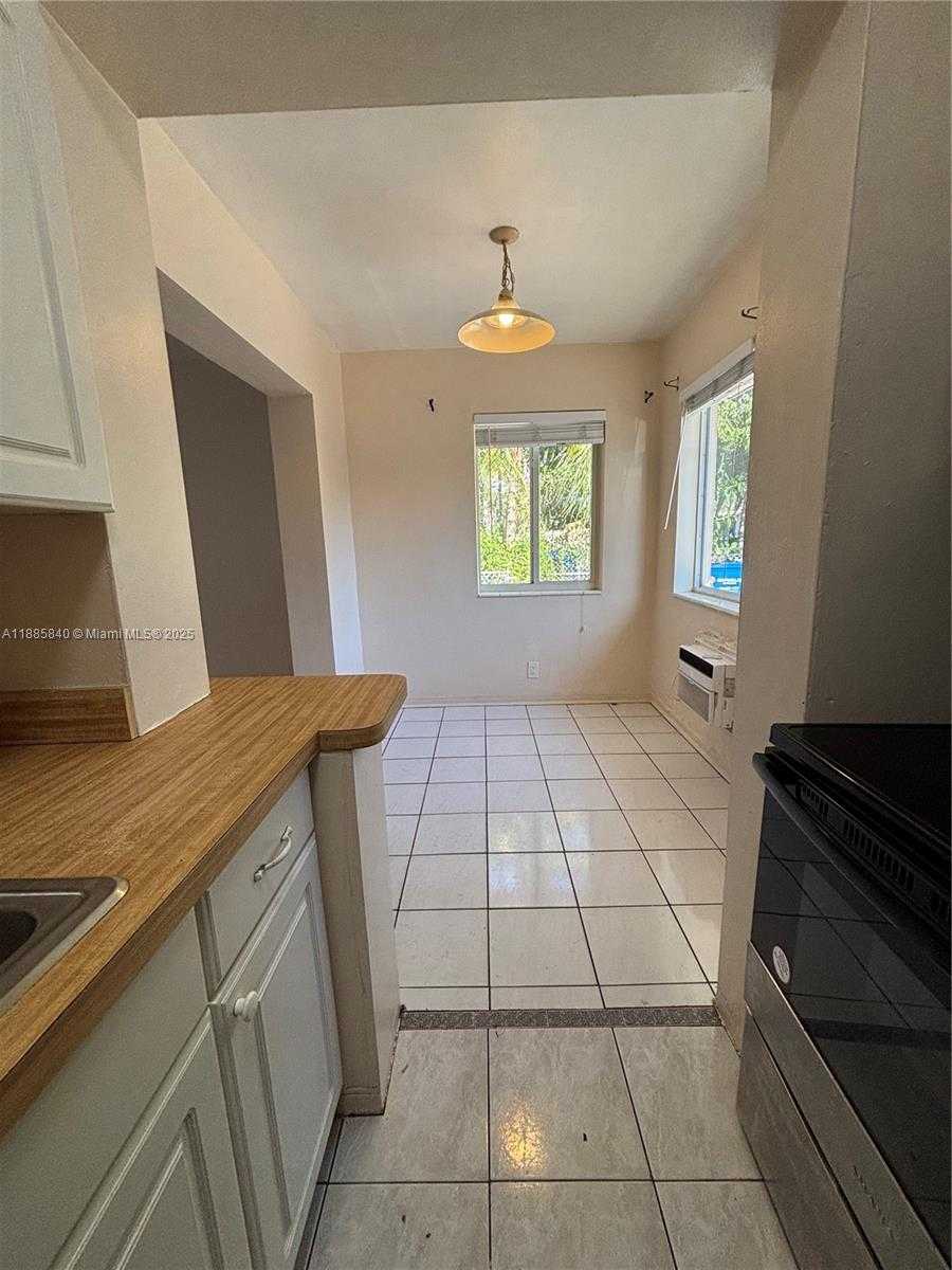 Small Image of 1942 MONROE ST #4, Hollywood Number 6