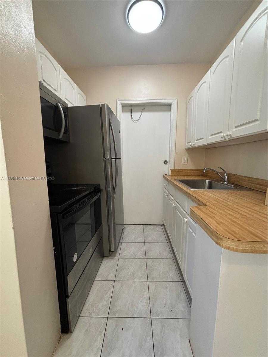 Small Image of 1942 MONROE ST #4, Hollywood Number 7