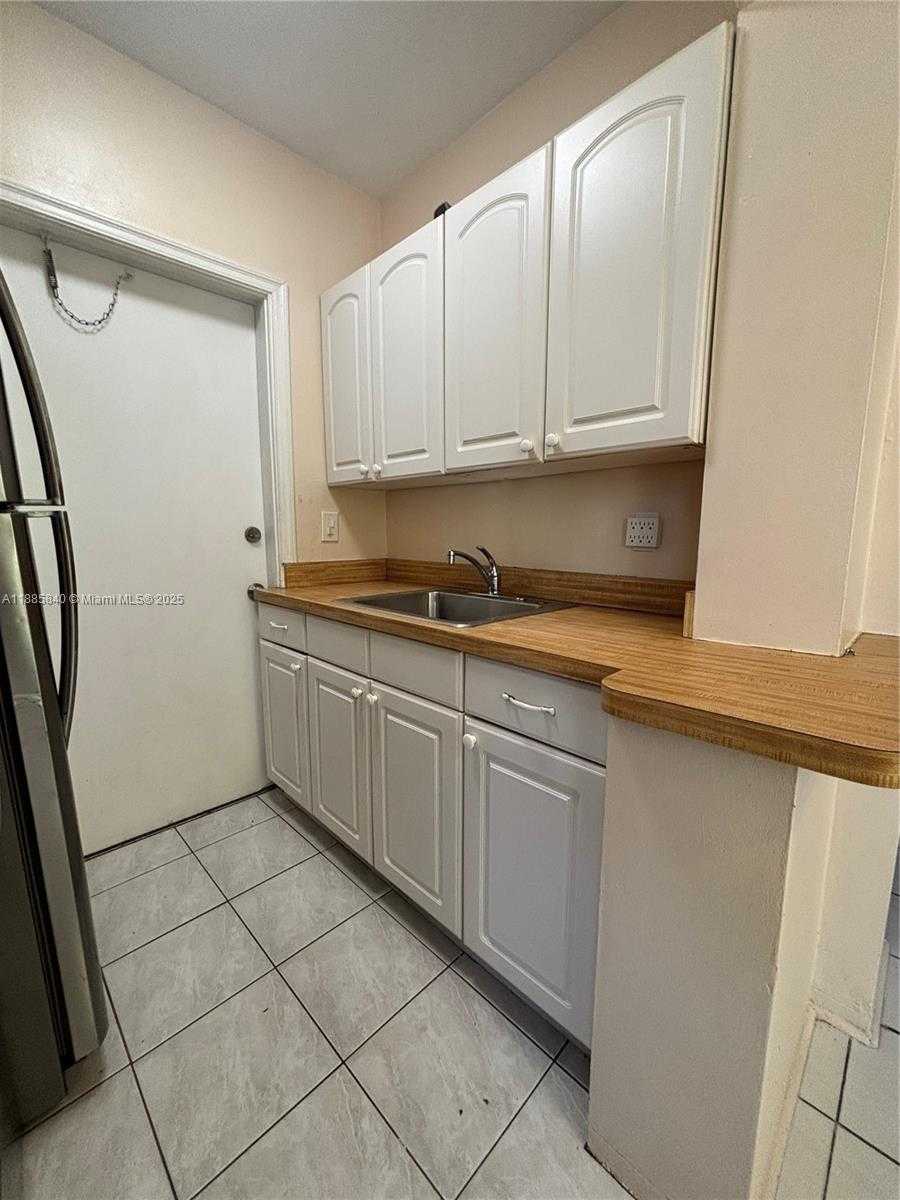 Small Image of 1942 MONROE ST #4, Hollywood Number 9