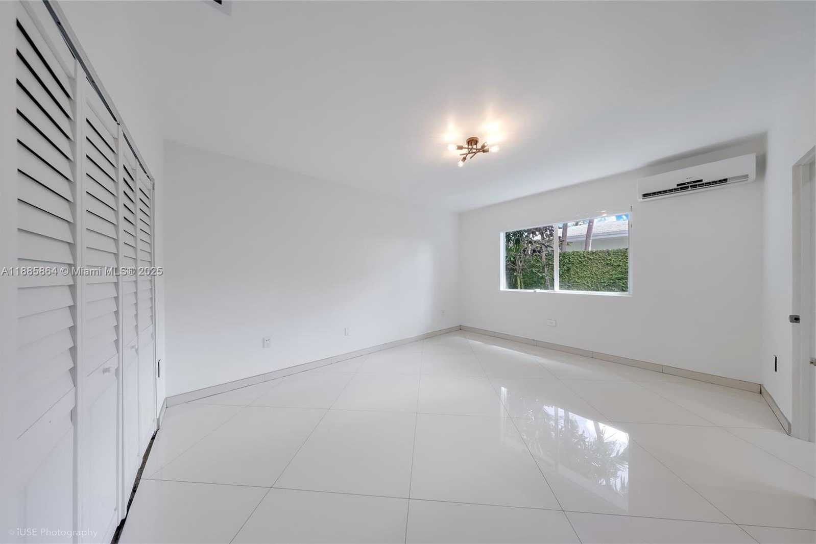 Small Image of 850 NORTH VENETIAN DR, Miami Number 10