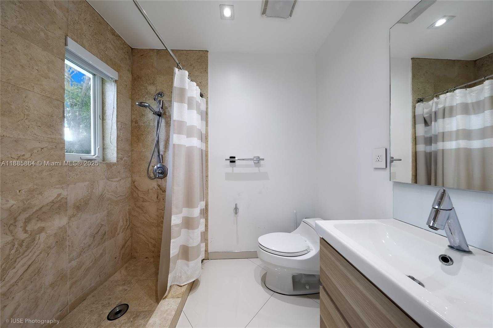 Small Image of 850 NORTH VENETIAN DR, Miami Number 12