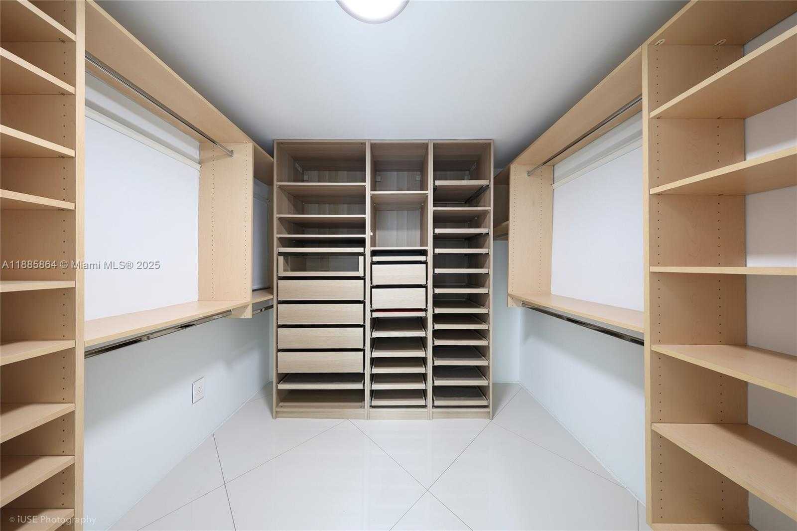 Small Image of 850 NORTH VENETIAN DR, Miami Number 13