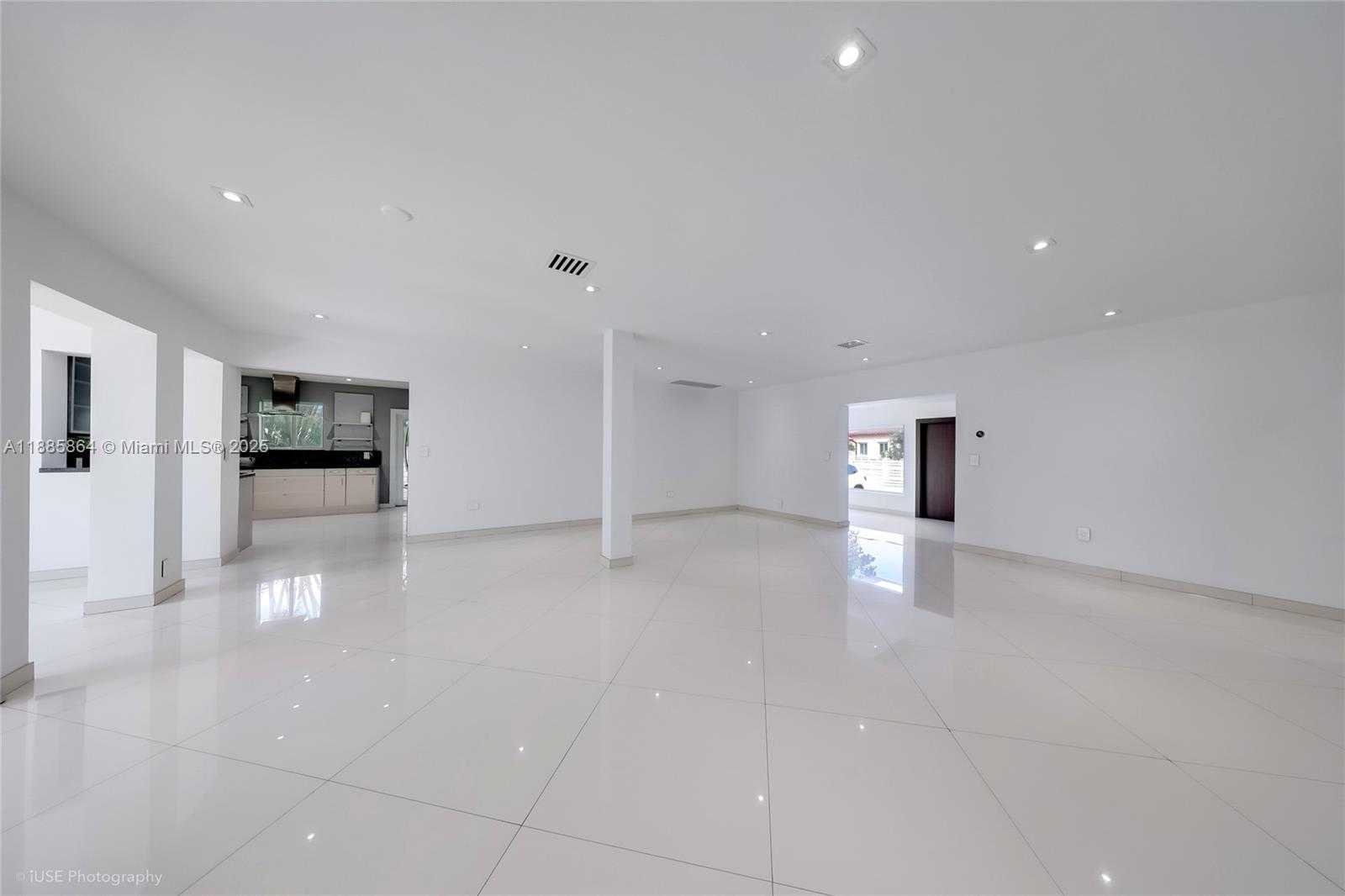 Small Image of 850 NORTH VENETIAN DR, Miami Number 14