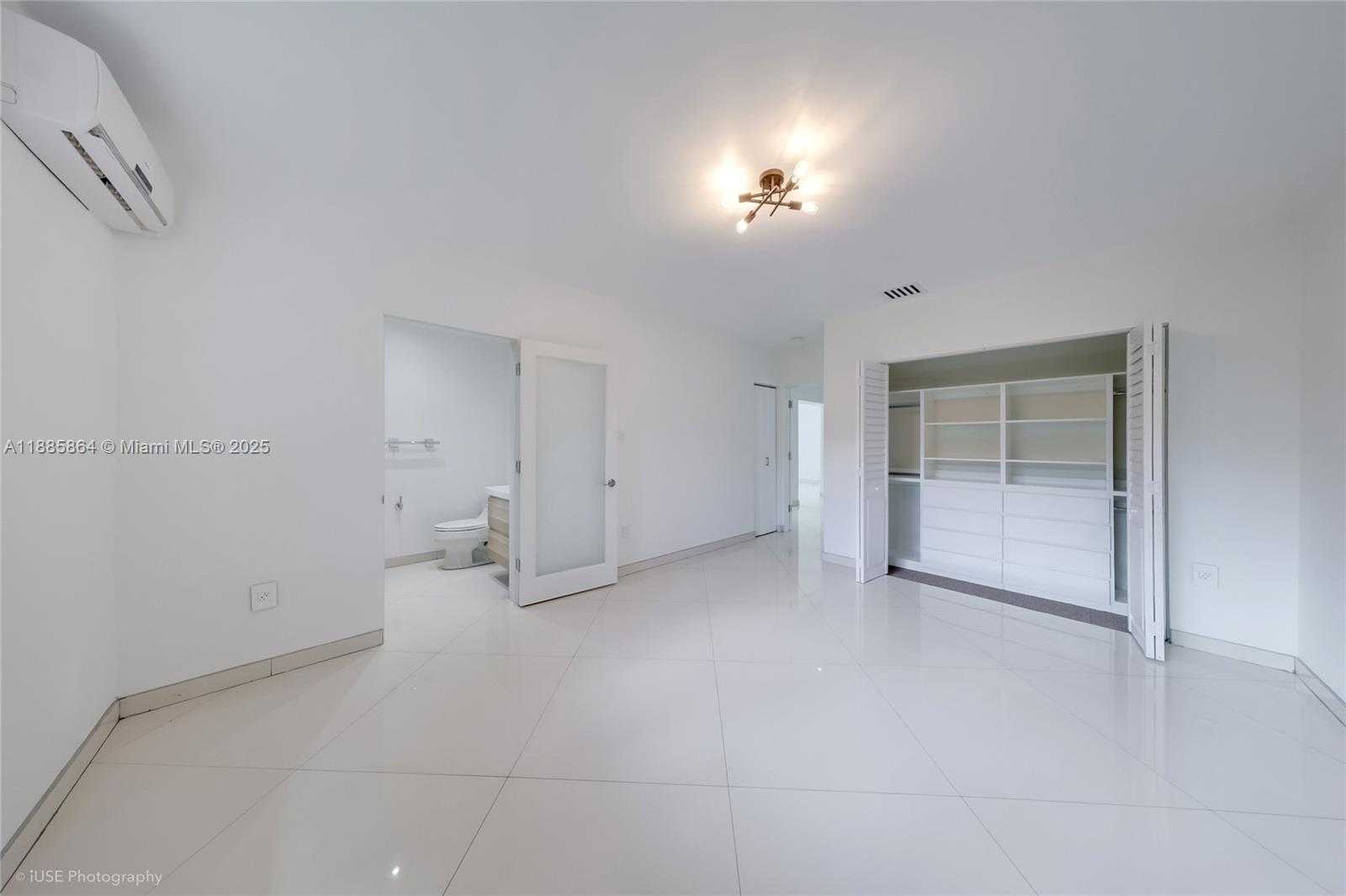 Small Image of 850 NORTH VENETIAN DR, Miami Number 16