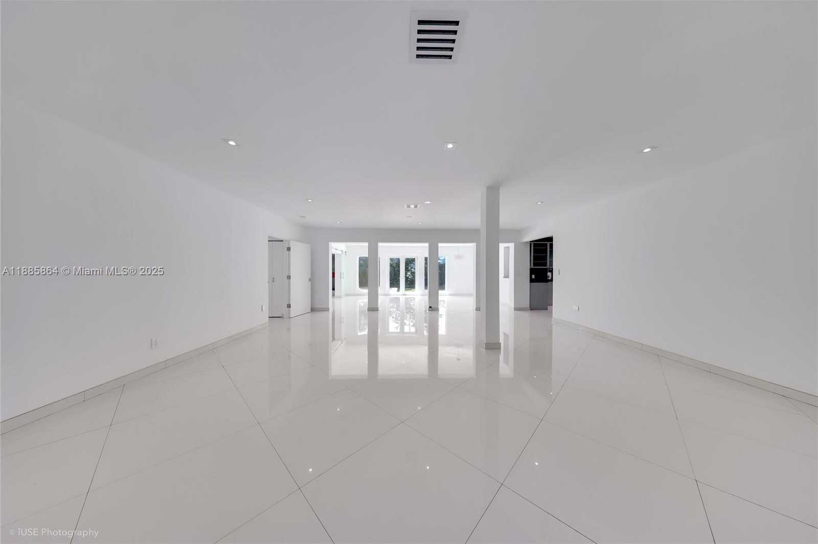 Small Image of 850 NORTH VENETIAN DR, Miami Number 2