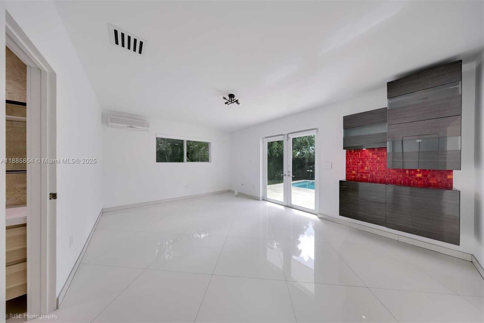 Small Image of 850 NORTH VENETIAN DR, Miami Number 21