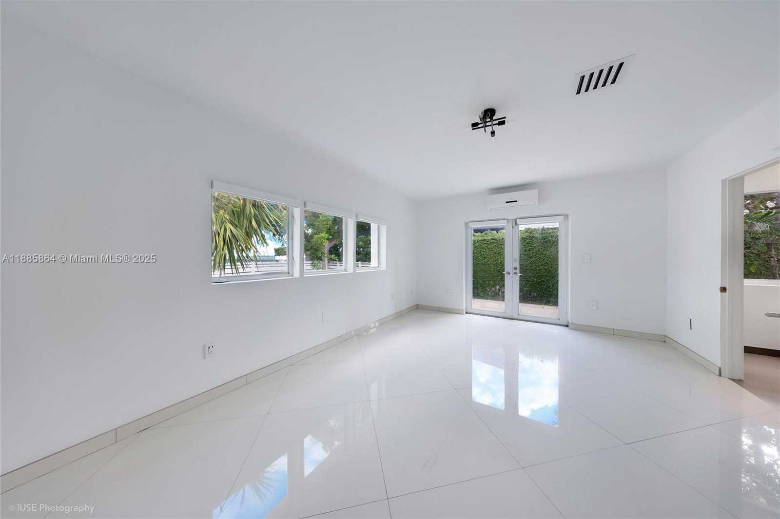 Small Image of 850 NORTH VENETIAN DR, Miami Number 22
