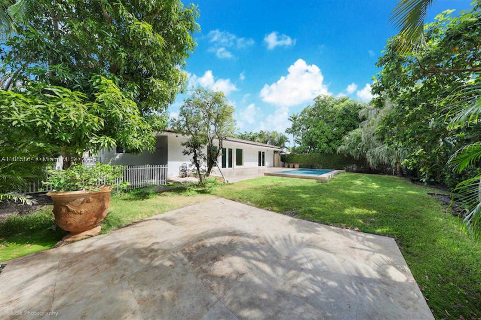 Small Image of 850 NORTH VENETIAN DR, Miami Number 25