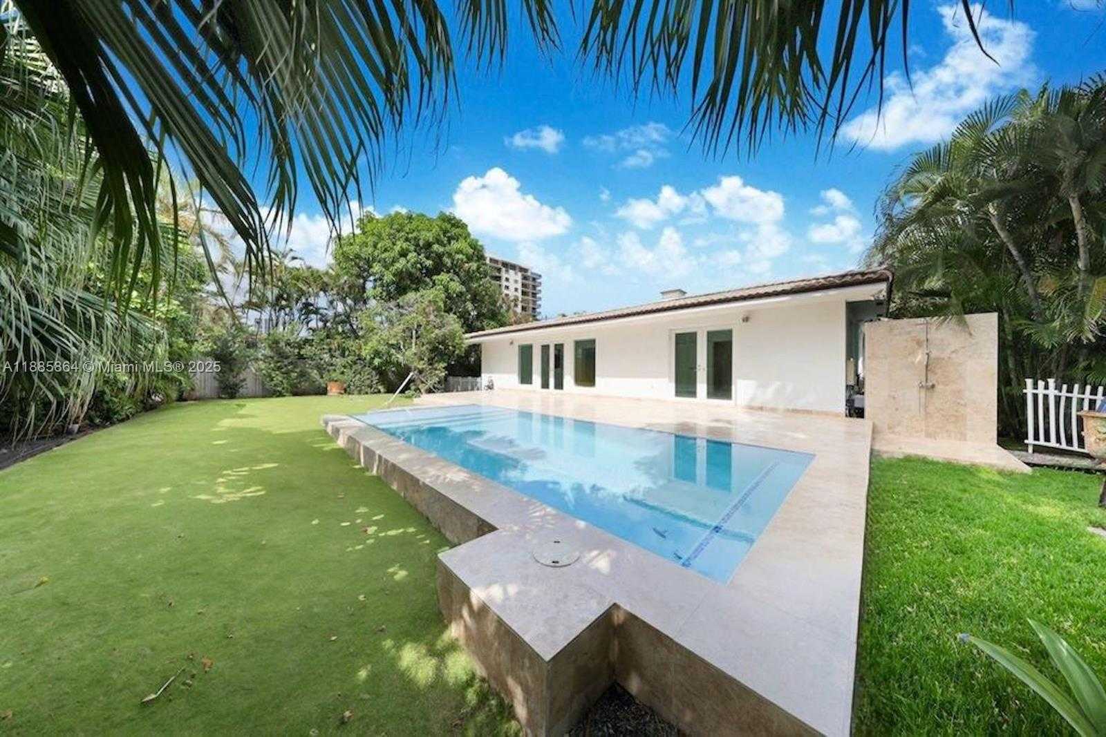 Small Image of 850 NORTH VENETIAN DR, Miami Number 26