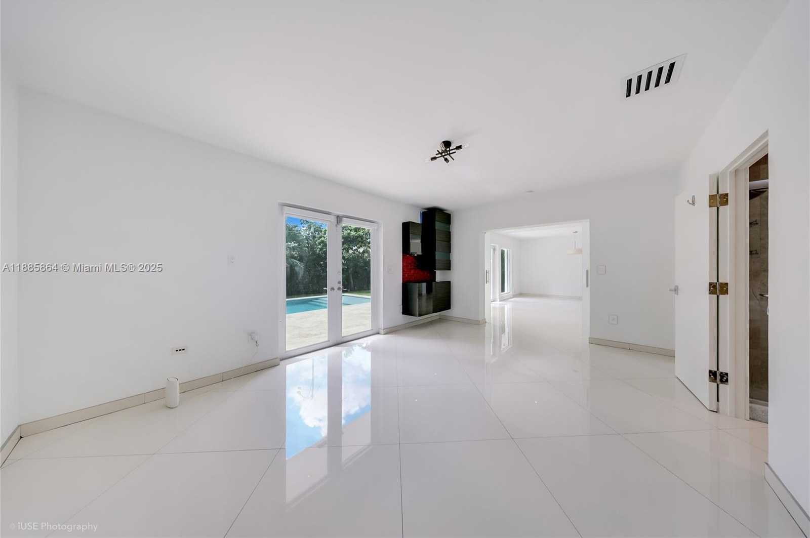 Small Image of 850 NORTH VENETIAN DR, Miami Number 5