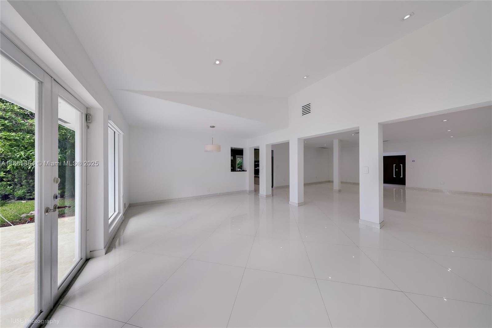 Small Image of 850 NORTH VENETIAN DR, Miami Number 6