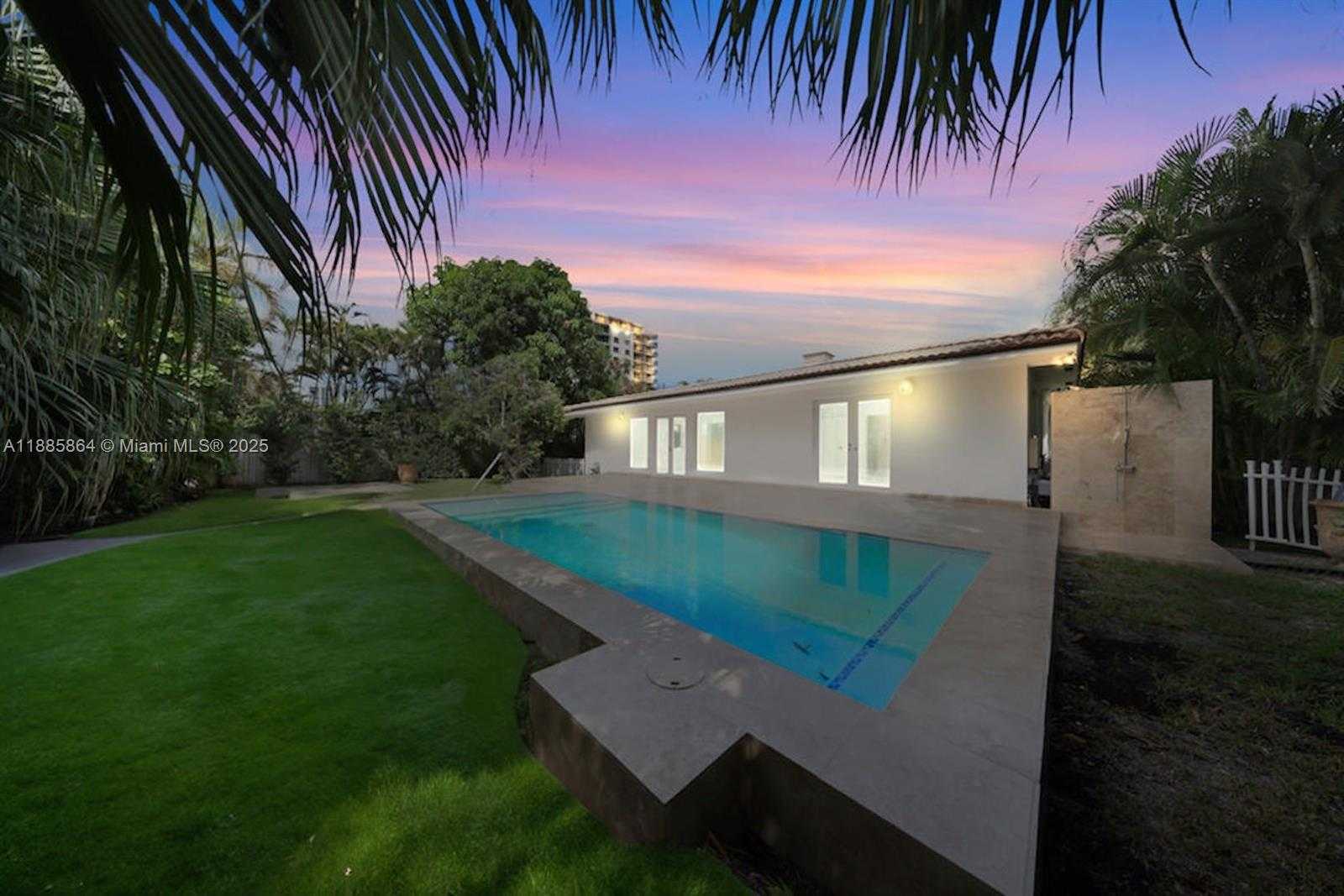 Small Image of 850 NORTH VENETIAN DR, Miami Number 7